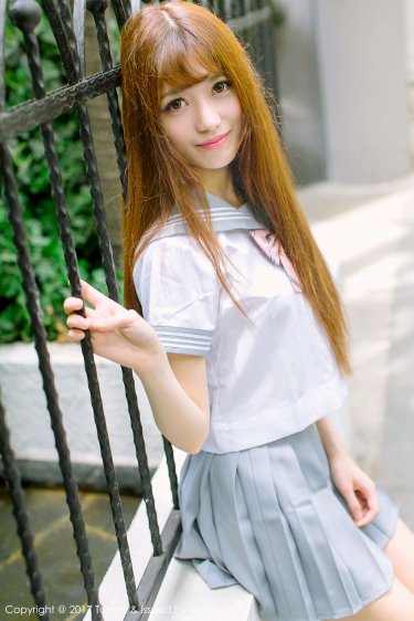 美女张开腿喷水高潮的视频